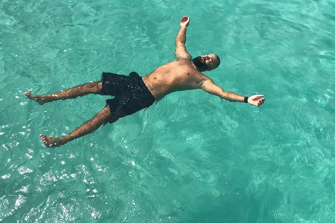 Culebra Power Boat Snorkeling & Beach Tour All Inclusive - Safety realities: sea conditions, animals on board, and who should skip it