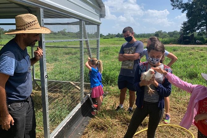Eco Friendly Farming Tour to Explore Dorado's Most Beautiful Farm - Language and guide style, what it feels like in real life