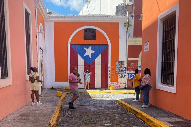 Explore Old San Juan Walking Tour - Plaza Colón: your easy meeting point and instant street-level orientation