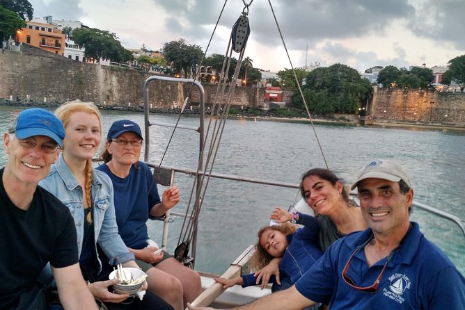 Historical San Juan Bay Sunset Sailing Tour - Drinks and light refreshments: what you actually get on board