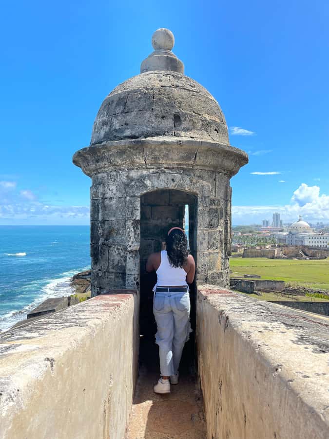 Old San Juan: San Cristobal Castle and Old Town Walking Tour - Plaza Colón Start: Meeting Your Blue-Shirt Guide