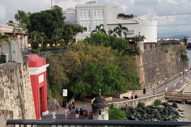 Old San Juan Walking Tour - San Juan National Historic Site: walking the wall logic at La Muralla