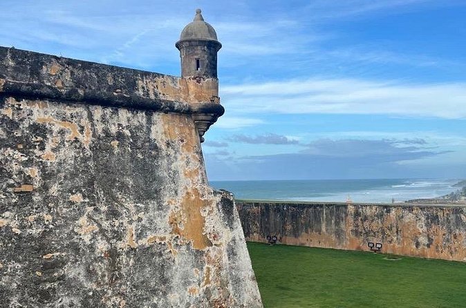 Old San Juan Walking Tour with a Historian - La Casa Estrecha: quick photos with a purpose