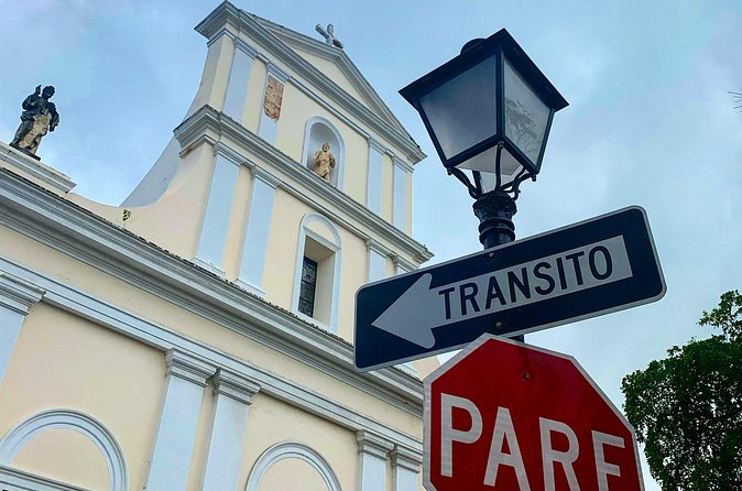 Old San Juan Walking Tour with a Local Certified Guide - La Fortaleza (Governor’s Mansion) From the Outside, With Photo Moment Energy