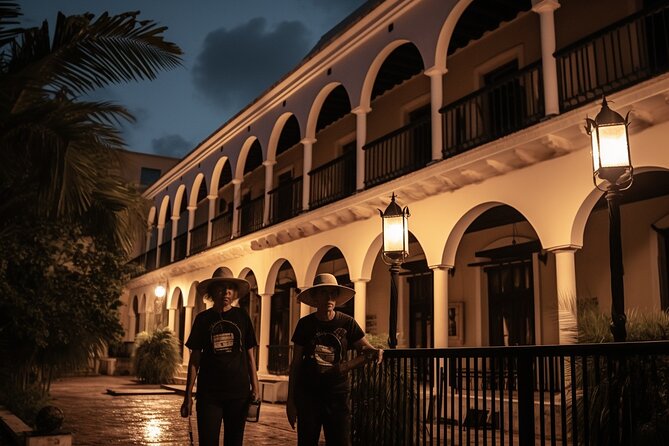 San Juan Ghost Tour: Shrieks in the Sugarcane - Calle del Cristo and Plaza de San José: cobblestones, devotion, and the finale