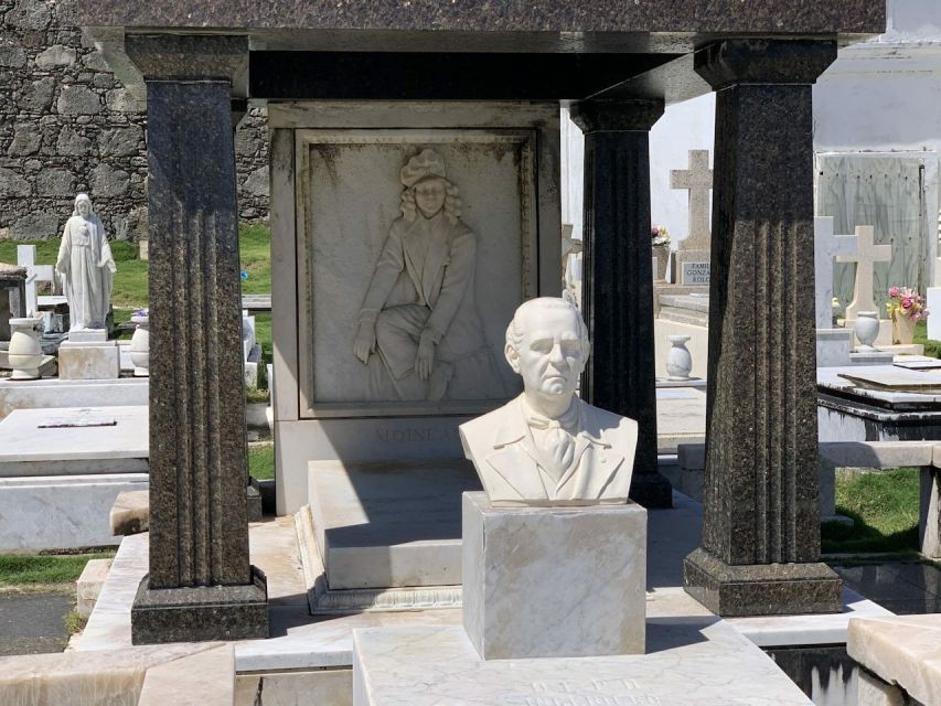 San Juan: Ghosts and Spooky History Walking Tour - Starting at Plaza Colón, where the tour sets its tone fast