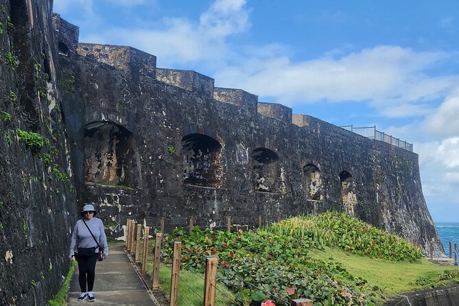 San Juan Highlights Driving Tour - Condado Beach for an hour: square time, parks, and waterline pictures