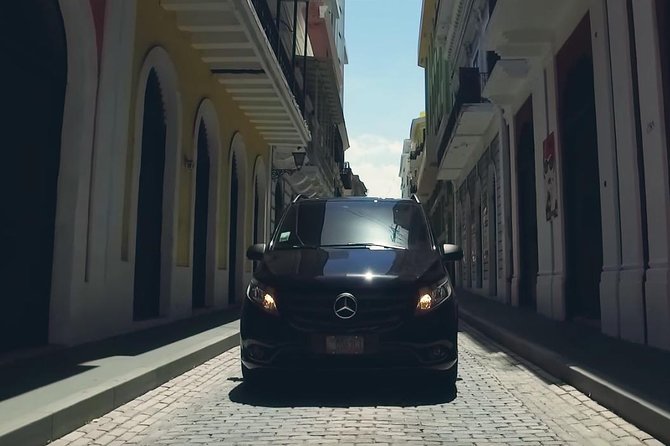 San Juan Highlights: Private Driving Tour - La Placita de Santurce: art, small theaters, and a local hangout feel