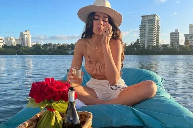 San Juan - Private Floating Picnic Experience in Condado Lagoon - Champagne and charcuterie, a simple meal done right