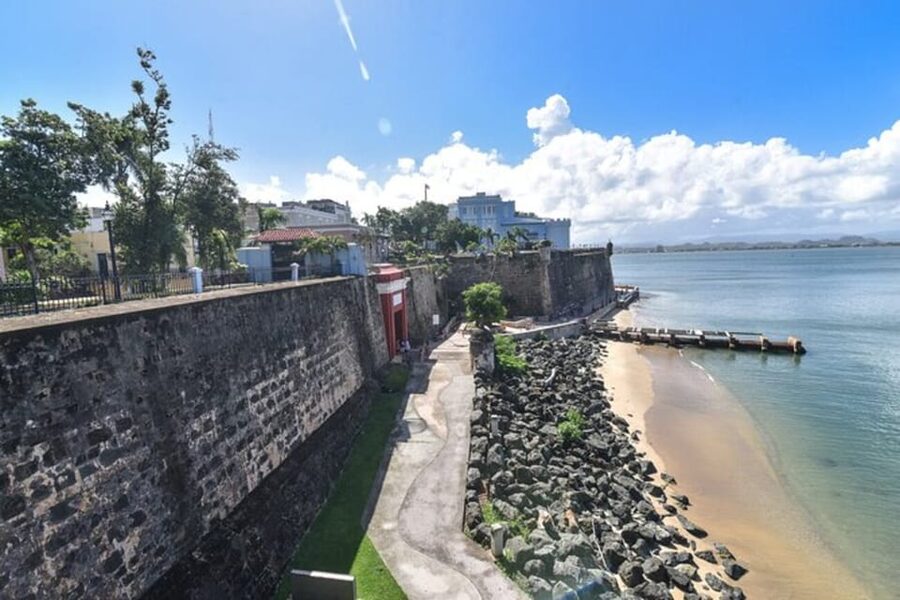 San Juan: Walking Tour with Expert Guide - Meeting at Banco Popular, Small Group Energy, and a Morning Rhythm