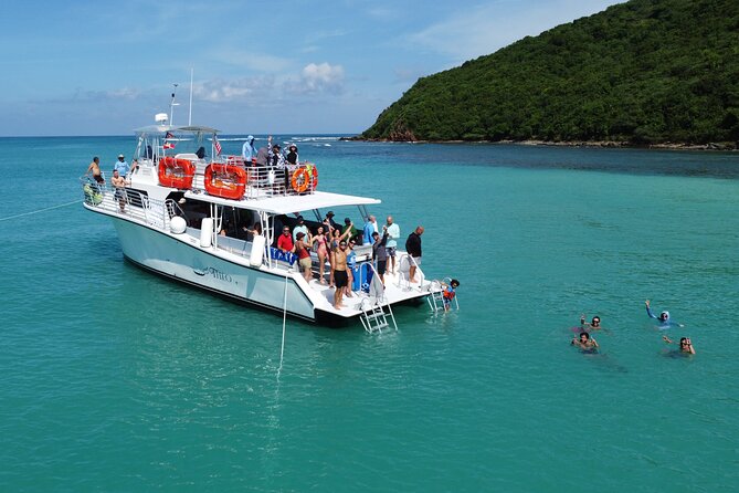 Theo Culebra Island Experience - Drinks and Music Without Losing the Safety Focus