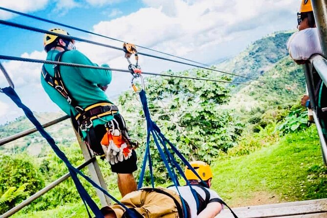 Toro Verde 7-Zipline Tour Plus the Monster with Transport - The zipline circuit: eight dual-line wires and the wind factor