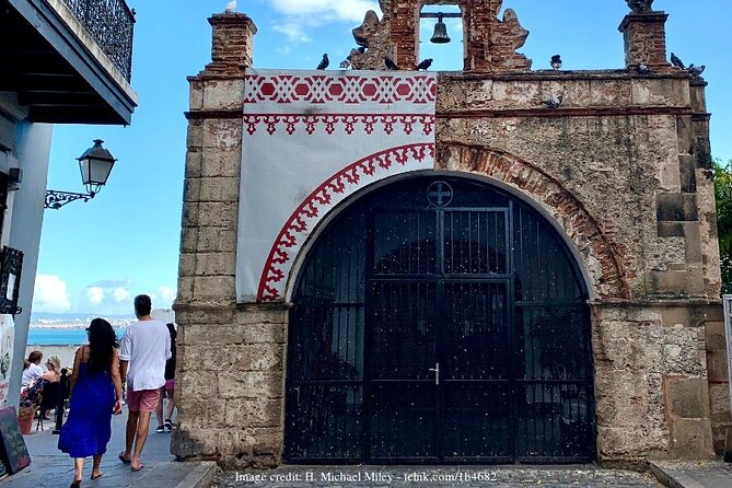 Welcome to San Juan's Old Town: Private Half-Day Walking Tour - The End Stretch: Fortaleza Pass-By and a Panama Hat Shop Stop